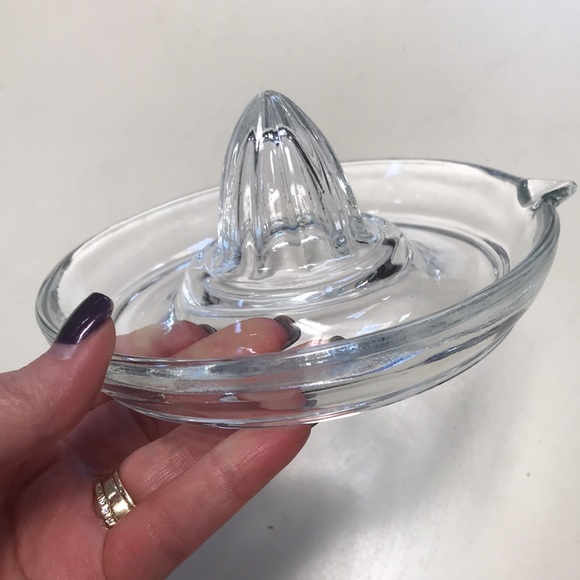 Classic Style Glass Juicer/Reamer - Picture 2 of 5